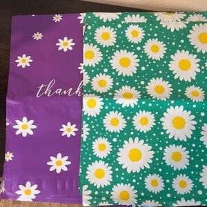 Poly Mailers 10x13 green and purple daisy’s set of 10